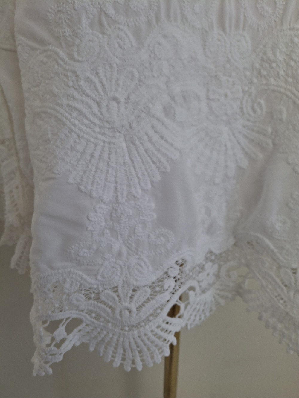 Democracy Boho White Embroidered Lace Bell Sleeve Top - Picture 6 of 12